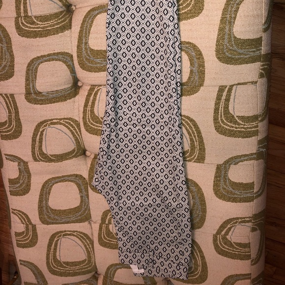 H&M black and white Design slacks - Picture 5 of 5